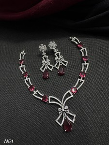 Conjunto de Joyería Nupcial Clásico Americano de Latón con Diamantes, Collar y Pendientes de Dos Piezas para Boda y Fiesta, Estilo Étnico Moderno - Product Image 1
