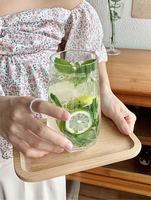 Verre à lait en verre 540ml Transparent Style Européen. Compatible micro-ondes. Lave-vaisselle : compatible avec la machine à laver la vaisselle. Design simple. Forme irrégulière. Ménage