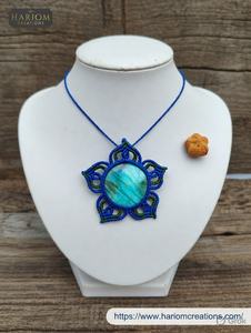 Collier en macramé fait main en labradorite, fil bleu, pendentif bohème, cordon réglable, bijoux en pierres naturelles, cadeau - Product Image 2