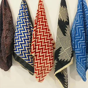 Pañuelo Cuadrado Étnico de Algodón Hecho a Mano Naaz Textile, Estampado Floral, Juego de Pañuelo para el Cuello, Ideal para el Verano, Suave al Contacto con la Piel - Product Image 1