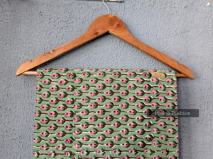 Tela 100% Algodón Sostenible - Textil Floral Estampado a Mano Tradicional Indio para Prendas de Vestir - Product Image 4