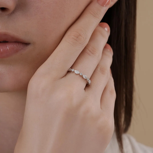 Bague Éternité Classique en Or Massif 18K avec Diamants Marquise et Ronds de Laboratoire, Bague Empilable - Product Image 2