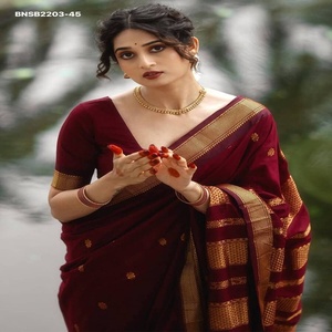 Sari en soie Banarasi douce de qualité supérieure avec tissage jacquard, motifs Butti et Pallu à rayures, bordure Zari – Ensemble de mode féminine - Product Image 1