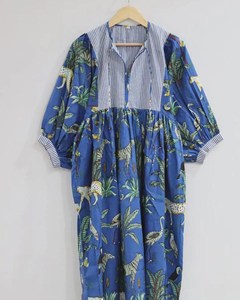 Robe longue bleue à imprimé tropical pour femme, col en V, coupe ample, style bohème, manches bouffantes trois quarts, robe décontractée d'été - Product Image 1