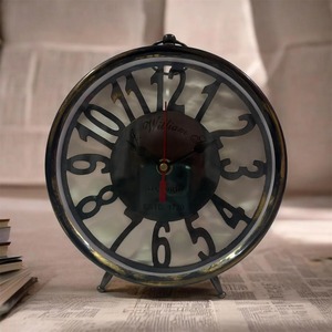 Reloj de Escritorio Circular de Metal Más Vendido, Movimiento de Cuarzo, Funciona con Batería, Diseño Tradicional, Función de Alarma Silenciosa - Product Image 1
