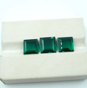 3 Esmeraldas Verdes de Rajasthan, Corte Cuadrado de 8x8mm, Marca HAYAAT GEMS, 5.20 Quilates, para Joyería - Product Image 1