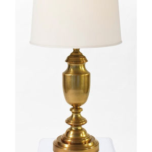 Lampe de table classique en métal doré avec abat-jour en tissu plissé, finition laiton antique, lampe de chevet décorative pour la décoration d'hôtel - Product Image 2