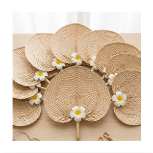 Abanico de Bambú Tejido a Mano con Flor para Decoración del Hogar - Product Image 1