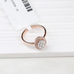 Vente en gros de bague halo en or rose massif 14 carats à deux tons avec grappe de diamants, Memoria Jewels - Product Image 4