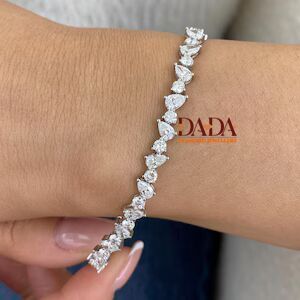สร้อยข้อมือเพชรทรงลูกแพร์และทรงกลมแบบคลาสสิกสำหรับผู้หญิง เครื่องประดับมินิมอล ดีไซน์สั่งทำพิเศษ - Product Image 3