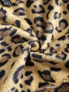 Sweat à capuche court zippé pour femme, imprimé léopard, en polaire peluche, logo personnalisé, style streetwear Y2K, coupe ajustée, production en gros - Product Image 3