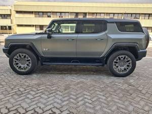 GMC para SUV Eléctrico, Primera Edición, Tracción en las Cuatro Ruedas, Batería de Litio, Asientos de Cuero, Neumáticos R21 - Product Image 5