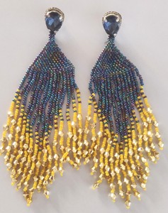 Pendientes de borla con adorno de pavo real azul hechos a mano 100%, pendientes de moda para mujer con cuentas de oro amarillo para fiesta de noche - Product Image 1