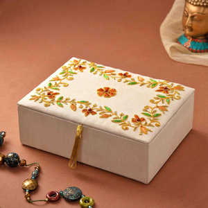 Elegante caja rectangular de tela bordada hecha a mano para todas las ocasiones y regalos hecha a mano en la India por EXOTIC INDIAN ART - Product Image 1