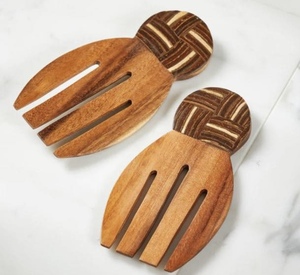 Ensemble de cuillères et fourchettes à salade en bois de Suar, incrustation de coquille de noix de coco, motif tressé, fait main, écologique, qualité alimentaire, naturel, Bali - Product Image 1