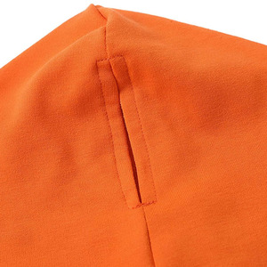 Sudadera con capucha corta y elegante para mujer con un ajuste relajado para uso diario y estilo urbano. - Product Image 3