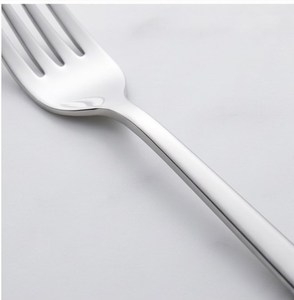 Ensemble de couverts minimalistes en acier inoxydable poli miroir, compatibles lave-vaisselle, pour les tables de mariage - Product Image 4