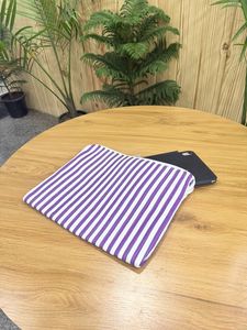 Funda acolchada para portátil hecha a mano con estampado floral, protectora y con cremallera, disponible con logotipo personalizado. - Product Image 2