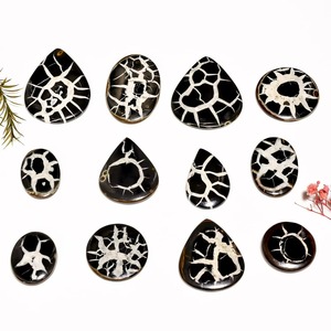 Cristal de Septaria Negra Curativa, Pieza Decorativa Hecha a Mano para la Sala de Estar, Disponible al Mejor Precio - Product Image 2