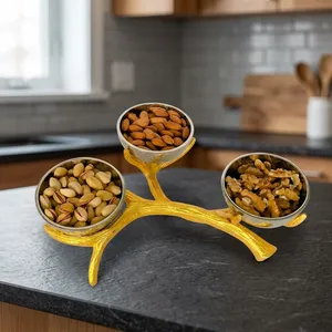 Ensemble de 3 bols à condiments avec un design martelé doré |   Bols de service pour fruits secs, chutneys, snacks, sauces, cornichons et décoration de table - Product Image 5