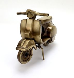 Miniature artisanale en laiton, figurine de scooter Chetak vintage, statue décorative, objet de décoration traditionnel pour table, salon - Product Image 2