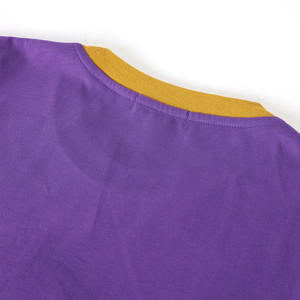 Camiseta de Punto con Bordado Chenille Personalizada Omega Shield Greek Life, Cuello Redondo, Transpirable, Casual, Manga Corta, Corte Regular, 100% para Hombre - Product Image 4