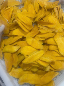 Rodajas de mango seco premium de Vietnam, tamaño de 4 a 8 cm, suaves y masticables, listas para comer, refrigerio, fruta, comida. - Product Image 4