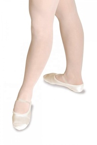 Chaussons de danse souples personnalisés pour femmes, dessus en satin, doublure en coton, semelle extérieure en caoutchouc, talon plat, couleur rose, prêts à être expédiés - Product Image 2