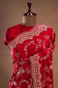 Sari Rojo Real para Novia con Bordado Intenso, Sari de Diseño para Bodas y Fiestas Indias para Mujer - Product Image 3