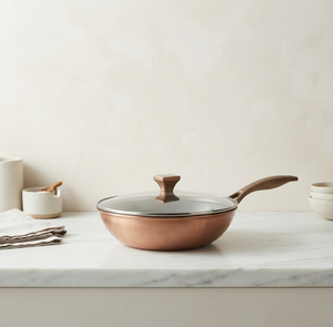 Casserole en acier inoxydable compatible avec les couvercles en verre, capacité personnalisée, poignée en métal, design contemporain - Product Image 1