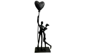 Statue de couple en fer forgé faite à la main avec ballon cœur pour décoration d'anniversaire sur le thème de l'amour et décoration de table de chevet de chambre à coucher, provenant d'Inde - Product Image 5