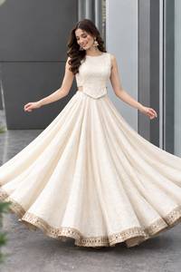 Lehenga Choli de Gasa Crema, Largo hasta el Suelo, Reversible, con Estampado Bandhej y Lentejuelas, Ropa Étnica para Mujer, para Bodas - Product Image 1