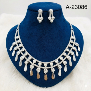 Elegante Juego de Collar con Diseño Floral y Aretes Colgantes a Juego, Chapado en Oro, de MOLL JEWELLERS, para Mujer, Joyería de Boda - Product Image 5