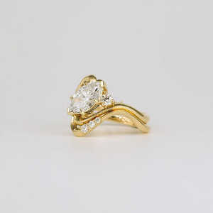 Bague de fiançailles en diamant taille marquise de 1,56 ct sertie en or jaune 14 carats, demi-alliance de mariée, bijoux fins faits à la main - Product Image 1