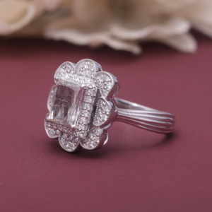 Bague de fiançailles spectaculaire en argent sterling 925 massif avec diamant de laboratoire certifié IGI, taille radiant, sertie d'une halo florale - Product Image 5