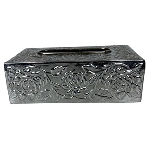 Caja de pañuelos de metal con acabado plateado y diseño floral, perfecta para la cocina, la sala de estar y el comedor. Venta al por mayor desde India. - Product Image 1