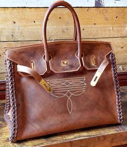 Sac fourre-tout en cuir véritable fait main pour femmes |   Design tressé sur le côté |   Grand sac à main marron à porter à l'épaule |   Sac à main de voyage et de bureau tendance | - Product Image 5