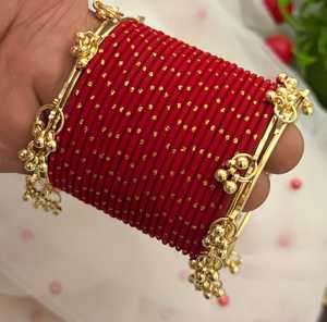 Bracelets Kasmiri Churiyan pour femmes, design géométrique tendance, couleurs et tailles personnalisables, dernière collection, faits à la main, perles et velours - Product Image 4