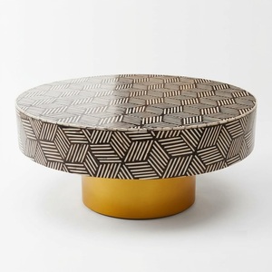 Mesa de Centro Ovalada con Incrustaciones de Hueso, Diseño Geométrico en Blanco y Negro, con Elegantes Patas de Latón para Sala de Estar Moderna u Hotel - Product Image 5