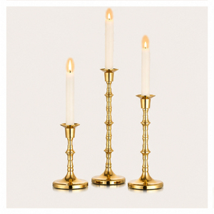 Juego de 3 Portavelas Cónicos de Lujo en Dorado, Modernos Portavelas de Metal para Decoración de Eventos y Decoración Elegante del Hogar - Product Image 1