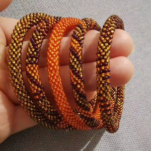 Conjunto de pulseras de cuerda de ganchillo con cuentas de vidrio para mujer, joyería tubular con cuentas, accesorio de pulsera multicolor al por mayor - Product Image 1