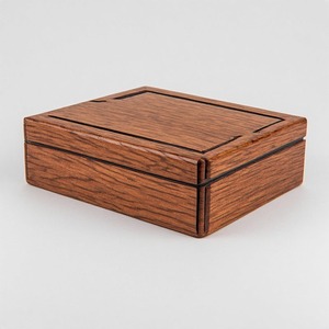 Étui à cigares en bois massif poli de luxe, conçu pour des collections sophistiquées, offrant une structure durable et une apparence élégante - Product Image 5