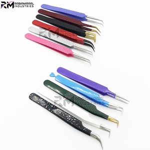 Pinzas y Peine Aplicadores de Precisión de Acero Inoxidable Dorado y Negro de 10MM para Extensiones de Pestañas, Personalizables y Coloridos - Product Image 5