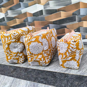 Ensemble de trousses de toilette bohèmes en coton faites à la main avec fermeture éclair, design écologique réutilisable, petite pochette durable pour le rangement de maquillage en voyage - Product Image 1