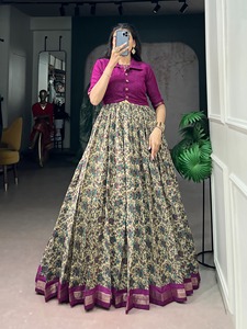 Conjunto de Camisa y Falda Larga hasta el Tobillo de Algodón con Estampado Floral Indio/Pakistaní para Mujer, de Secado Rápido, con Pliegues, Color Morado, para Festivales - Product Image 6