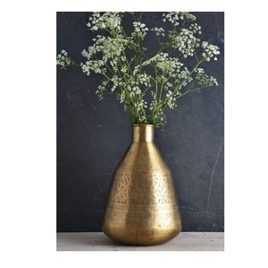 Vase à fleurs en laiton artisanal pour des arrangements floraux élégants, décoration d'espaces de vie et d'intérieur - Product Image 6