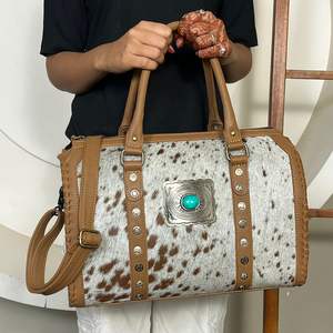 Precio de Fábrica Expo de Marzo Bolso de Viaje Grande de Cuero de Vaca con Pelo Estilo Western y Detalle de Concho, Tipo Duffel de Gran Capacidad - Product Image 4