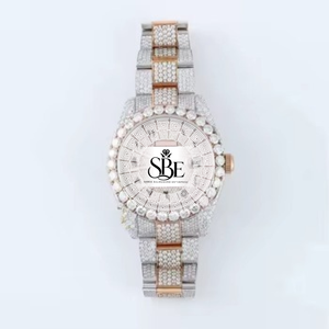 Montre en acier inoxydable avec diamants Moissanite pour les professionnels, les anniversaires et les célébrations spéciales - Product Image 1