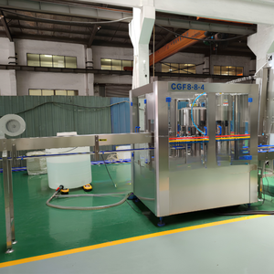 Machine automatique à haute productivité de 1000 L/heure pour l'embouteillage de boissons (eau pure/jus) en plastique, contrôlée par PLC, entraînée par moteur, 30 BPM - Product Image 2