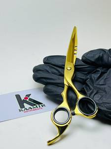 กรรไกรตัดผมมือขวา KAAMIR INSTRUMENTS รุ่น Professional Custom Sharp ผลิตจากเหล็กกล้าไร้สนิมสีดำด้าน ขนาด 4.5 นิ้ว ด้ามจับขนาดกลาง - Product Image 3